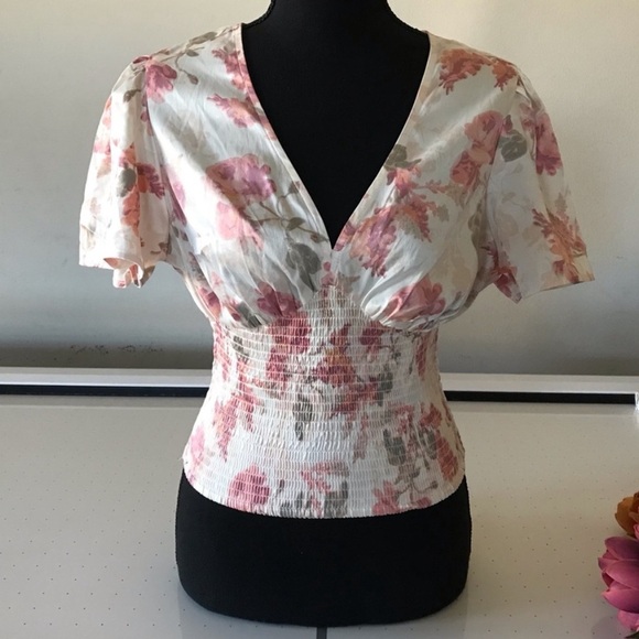 NWOT! Guess pink peach floral flutter sleeve smocked waist coquette top. Size XL - Picture 10 of 15